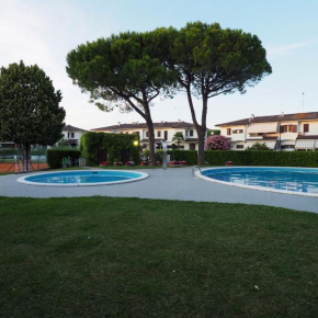 villetta con piscina a due passi dal mare Duna Verde